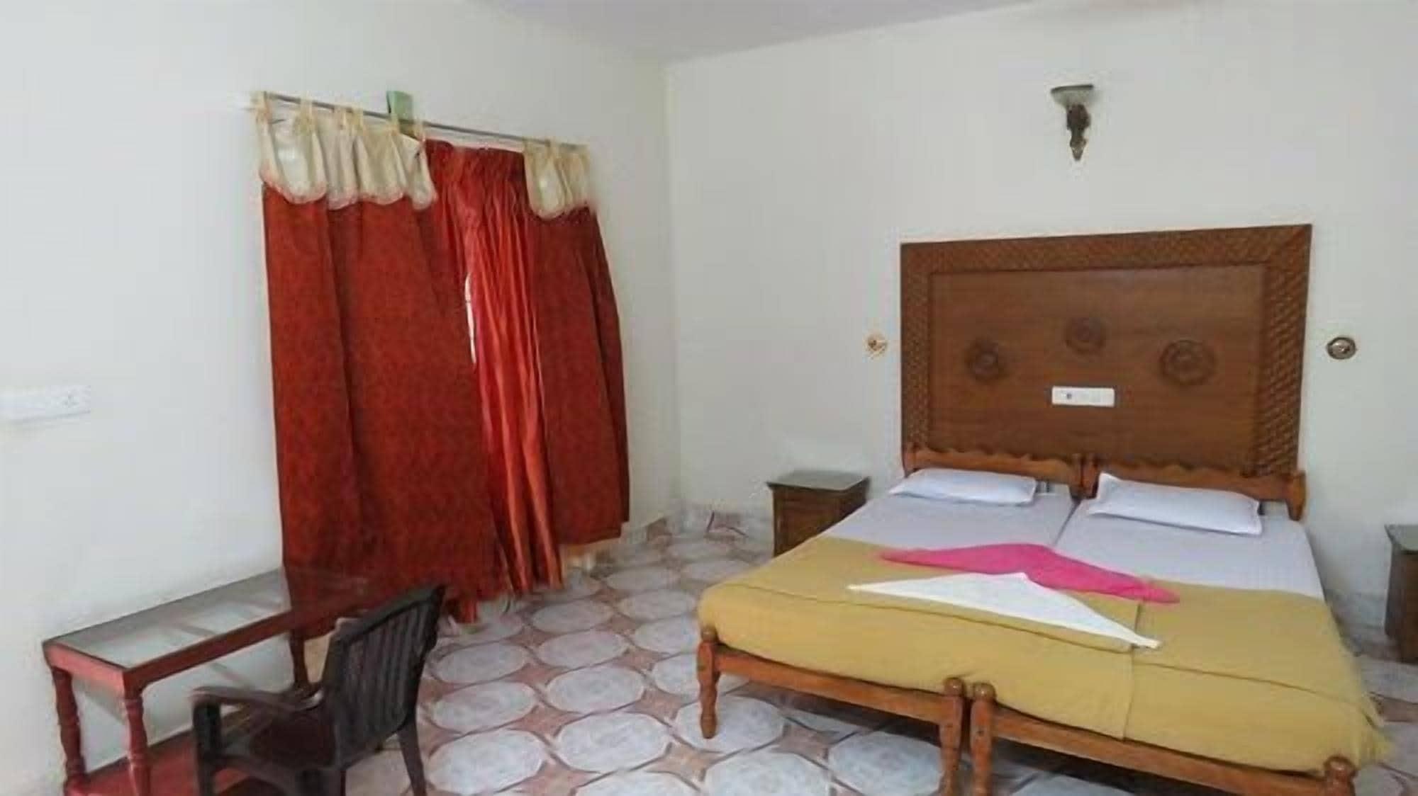 Jungle Palace Homestay Thekkady Eksteriør billede
