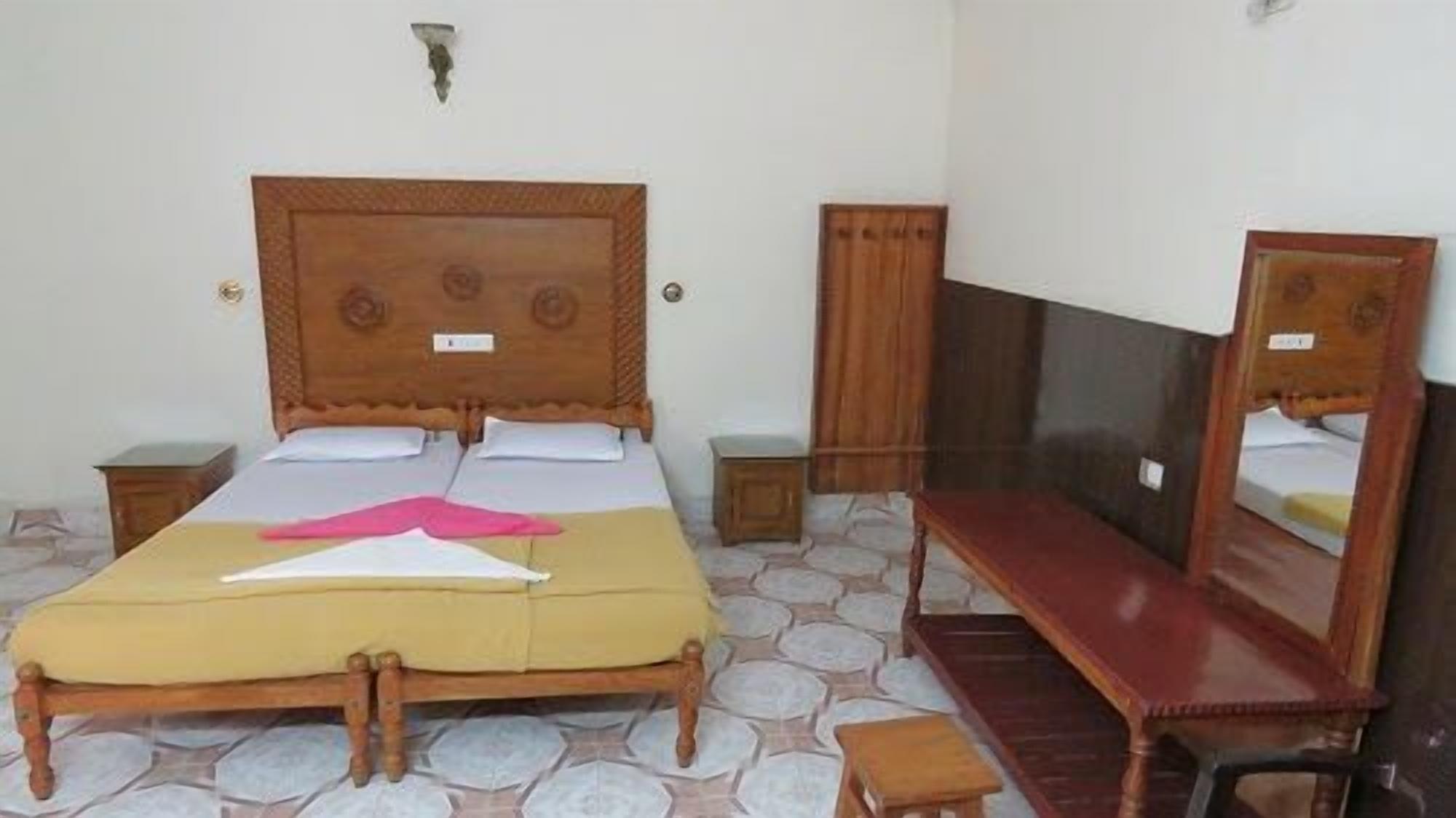 Jungle Palace Homestay Thekkady Eksteriør billede