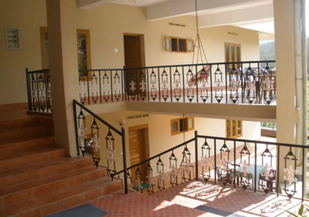 Jungle Palace Homestay Thekkady Eksteriør billede
