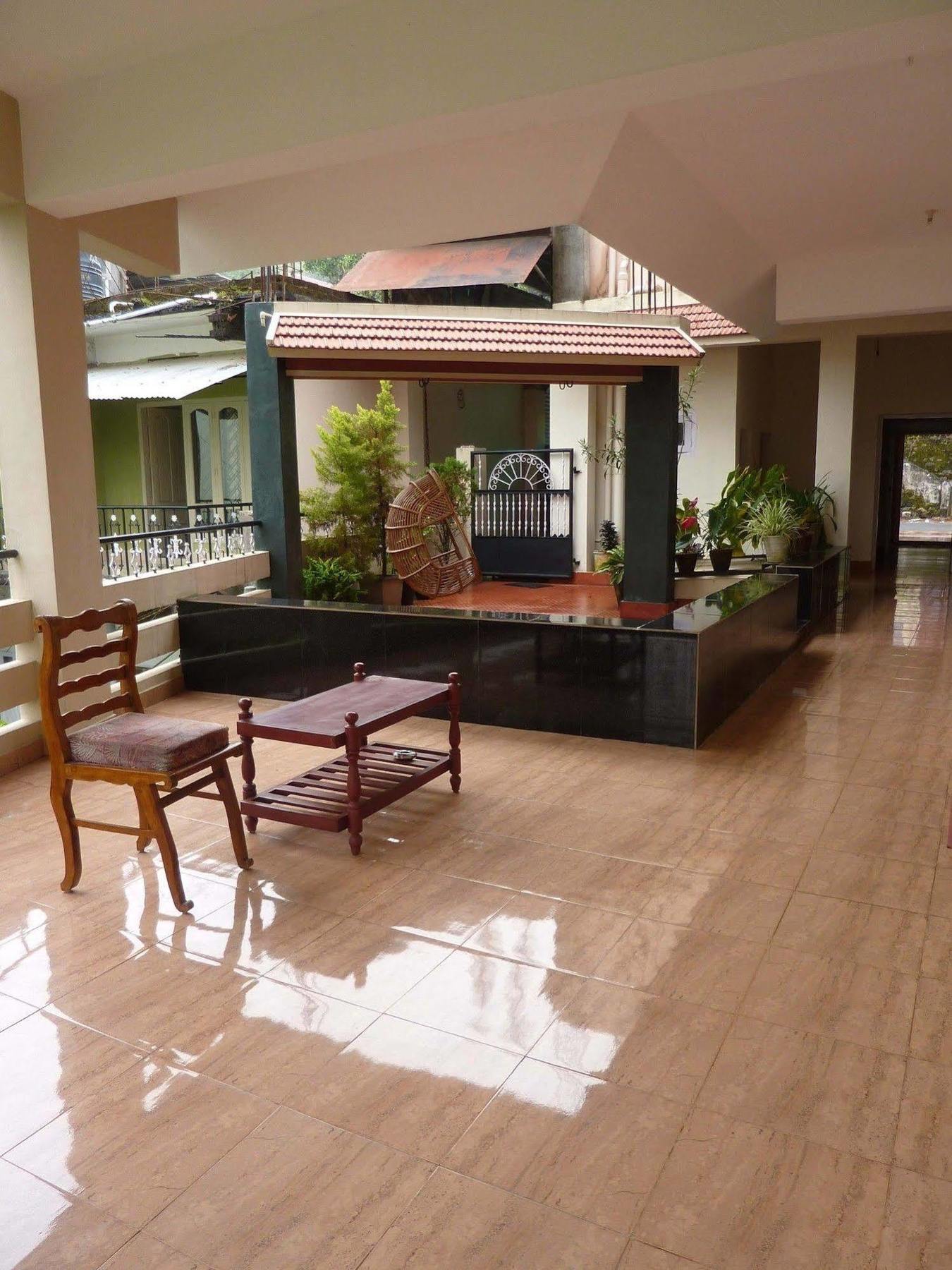 Jungle Palace Homestay Thekkady Eksteriør billede
